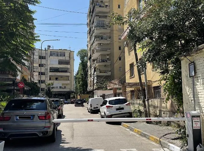 One-bedroom Near U.s. Embassy * ティラナ