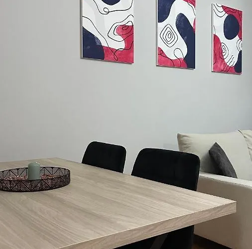 One-bedroom Near U.s. Embassy アパート