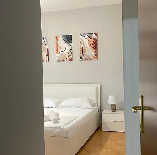 アパート One-bedroom Near U.s. Embassy ティラナ