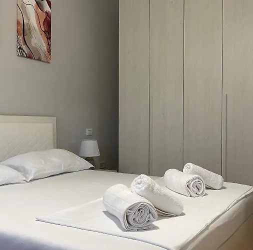 アパート One-bedroom Near U.s. Embassy ティラナ