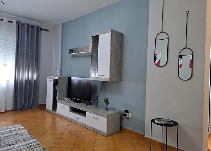 アパート One-bedroom Near U.s. Embassy ティラナ