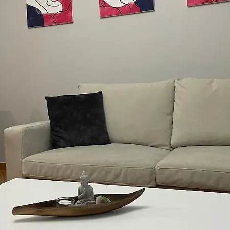 One-bedroom Near U.s. Embassy