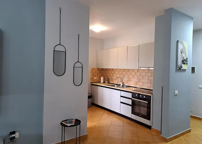 公寓 One-bedroom Near U.s. Embassy 地拉那